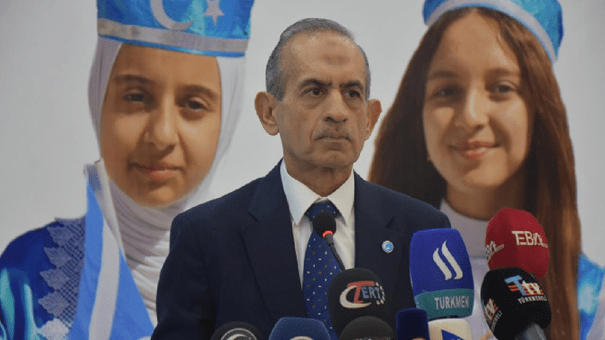 insan yüzü, giyim, kişi, şahıs, takım elbise içeren bir resim
Açıklama otomatik olarak oluşturuldu