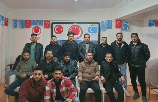giyim, insan yüzü, kişi, şahıs, duvar içeren bir resim
Açıklama otomatik olarak oluşturuldu